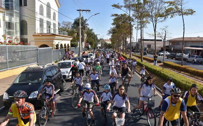 Centenas de Pessoas participam do 4º Passeio Ciclístico “Pedalando com Dom Bosco”