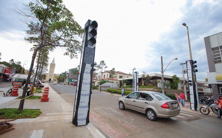 Trânsito passa por melhoria e ganha sinalização na avenida Antônio Carlos