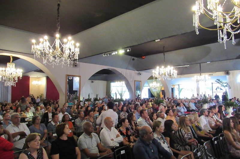 Em noite de emoção, Câmara Municipal homenageia 33 personalidades em Reunião Solene