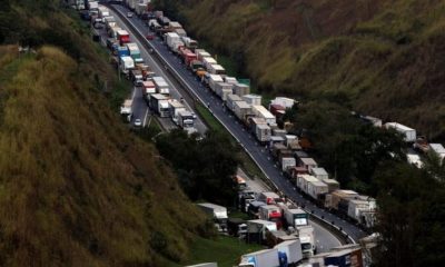 Líder de caminhoneiros quer 180 dias sem reajuste do diesel e avisa: “Governo não tem para onde correr”