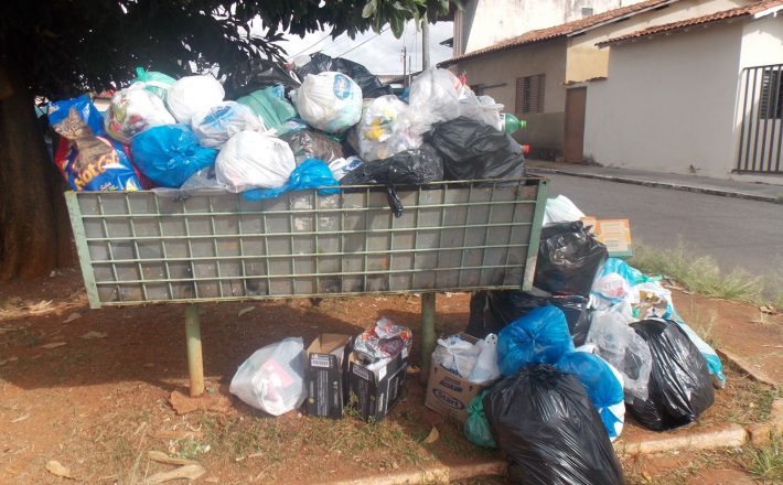 Robson Magela pede a regularização da coleta de lixo em Araxá