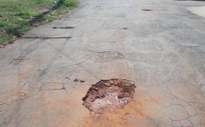 Robson Magela pede que Prefeitura tome providências sobre buracos nas ruas de Araxá