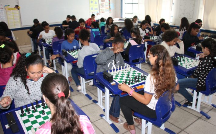 Crianças disputam Campeonato Mundial de Xadrez Escolar na