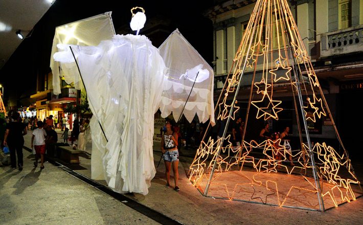 Anjos gigantes são atrações do FestNatal até domingo (23)