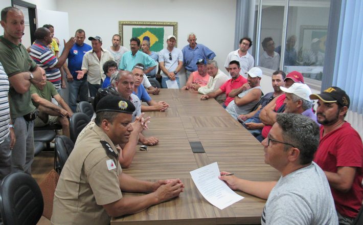 Robson Magela se reúne com caminhoneiros de Araxá na Câmara Municipal