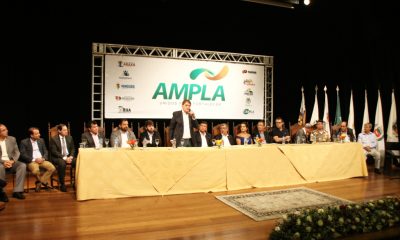 Prefeito Aracely participa de cerimônia de posse da nova mesa diretora da Ampla