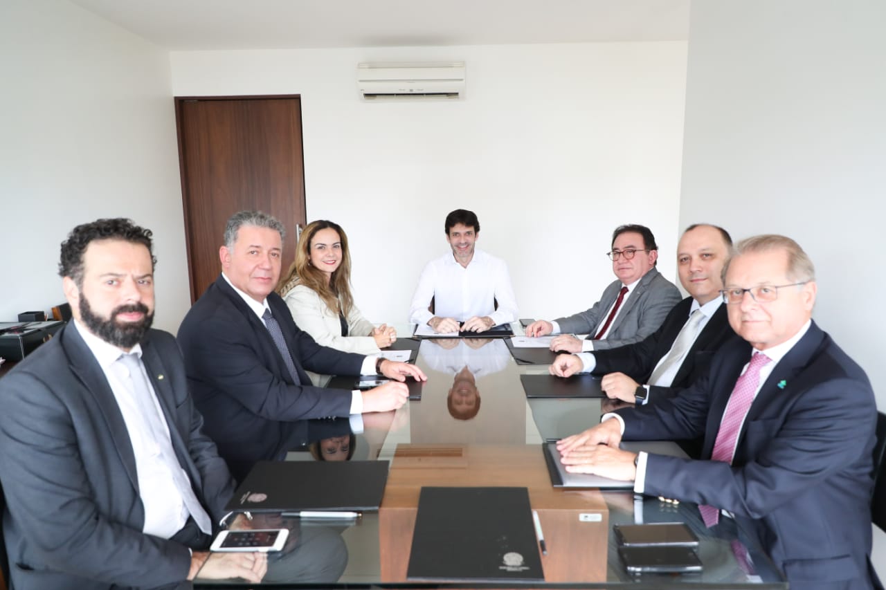 Entidades que representam a hotelaria brasileira reúnem-se com Ministro do Turismo