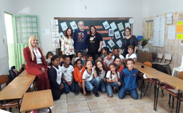 Unidades de ensino coordenadas pela Prefeitura recebem escritores do Fliaraxá
