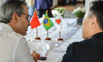 Romeu Zema negocia cooperação econômica e comercial com a China em encontro no Norte de Minas