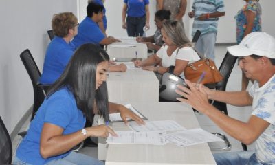 Prefeito Aracely entrega escrituras para mais 80 famílias de Araxá