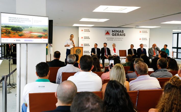 Governador Romeu Zema entrega veículos para programa de revitalização do Rio São Francisco