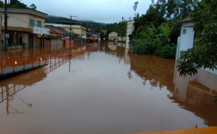 Moradores de municípios afetados por chuvas já podem sacar o Bolsa Família