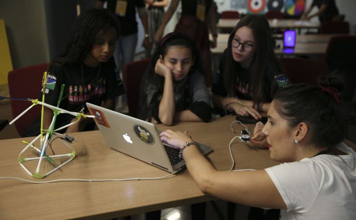 Meninas SuperCientistas estimula carreira científica entre alunas
