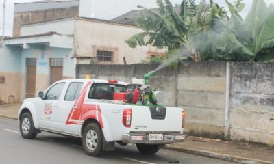 Prefeitura de Araxá combate o Aedes aegypti com carro fumacê