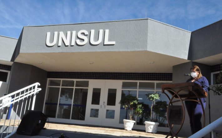 Prefeitura entrega para a comunidade o novo prédio da UNISUL