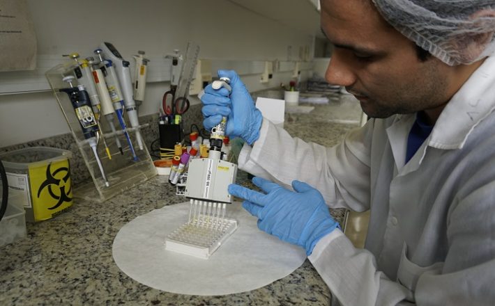 Governo do Estado habilita laboratórios e amplia testagem