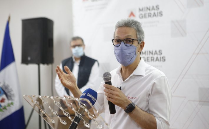 Romeu Zema faz nova entrega de respiradores a cidades do interior de Minas