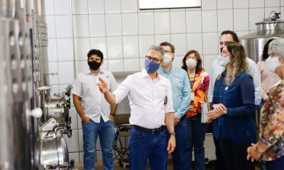 Romeu Zema visita unidade da Epamig que desenvolveu técnica inovadora para produção de vinhos premiados