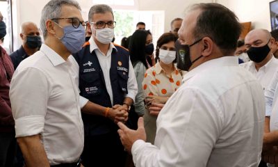 Romeu Zema e ministro da Saúde, Eduardo Pazuello, visitam laboratório central da Funed