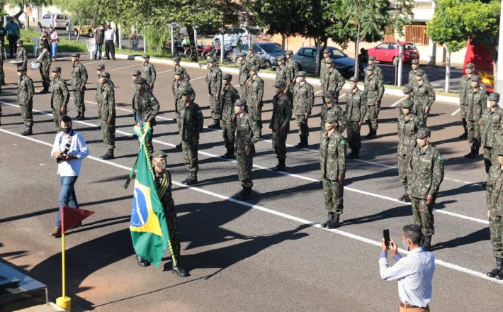 Prefeito recebe Diploma de Colaborador Emérito do Exército Brasileiro