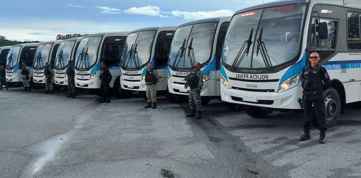 Minas recebe novos ônibus para o transporte de presos