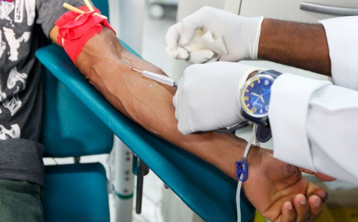 Exames de sangue em Araxá pelo SUS serão normalizados nesta semana , diz Diane Dutra