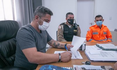 Prefeito assina acordo de cooperação mútua com Bombeiros e Polícia Militar Rodoviária