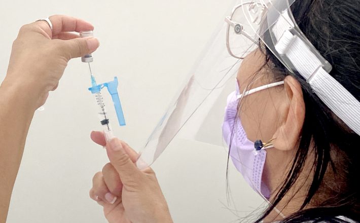 Araxá inicia segunda etapa da vacinação de profissionais da saúde