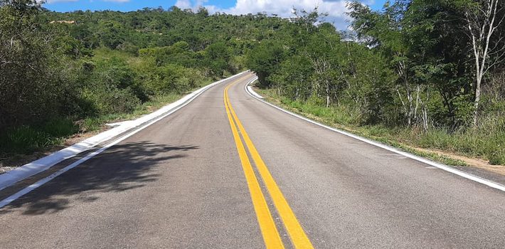 DER-MG faz manutenção em quatro rodovias dos vales Jequitinhonha e Mucuri