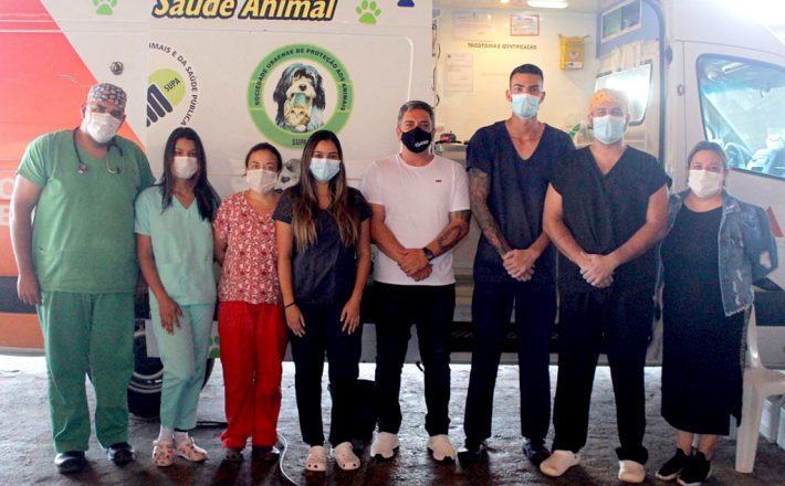 Prefeito visita mutirão de castração de cães e gatos em Araxá 