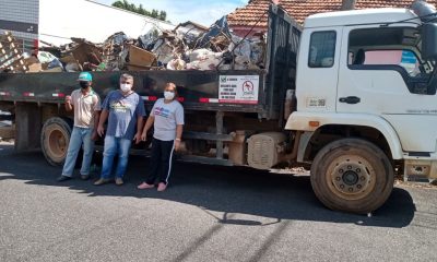 Quatro caminhões são utilizados para retirada de lixo e entulho em residência de acumulador no bairro Novo São Geraldo