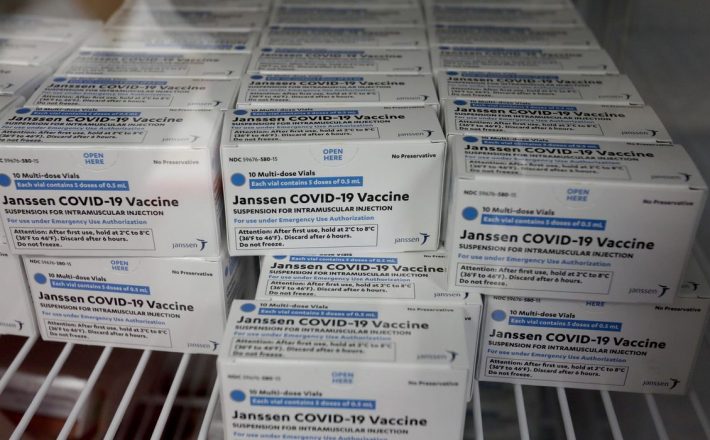Anvisa pede inclusão de eventos adversos na bula da vacina da Janssen