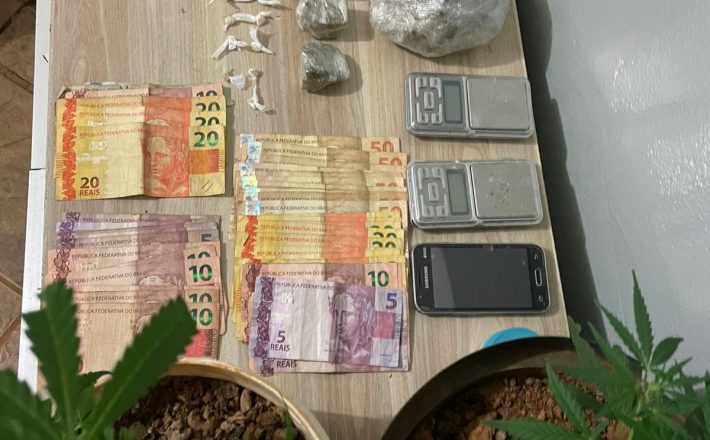 PM prende autor por associação ao tráfico de drogas e apreende drogas em Araxá