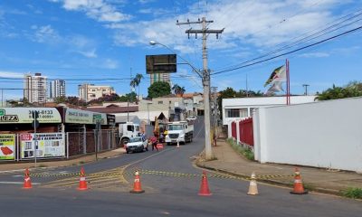 Trecho da rua Belo Horizonte em frente ao Corpo de Bombeiros está interditado para reparos
