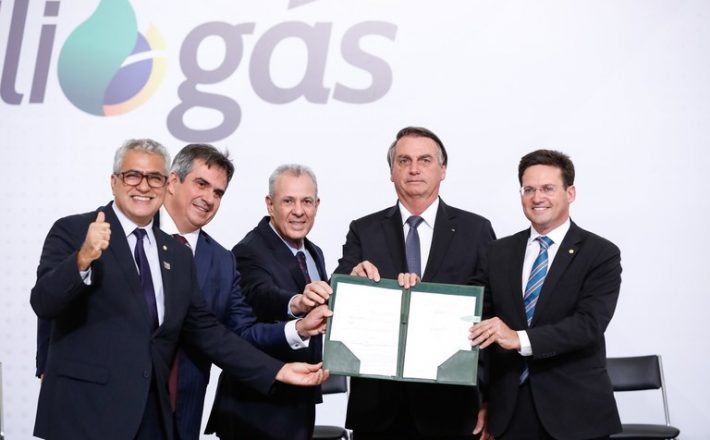 Governo Federal institui Auxílio Gás e regulamenta o programa Alimenta Brasil