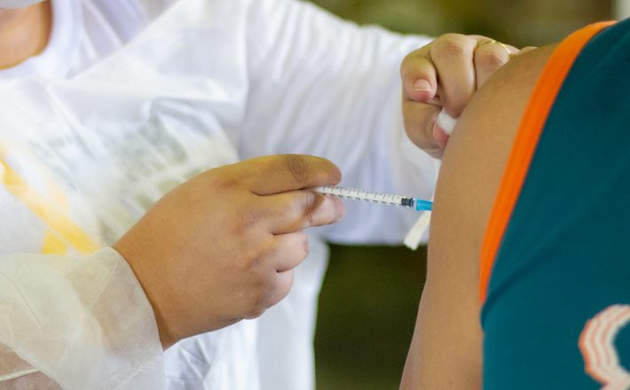 Araxá aplica 3ª dose da vacina contra a Covid em pessoas a partir de 18 anos amanhã