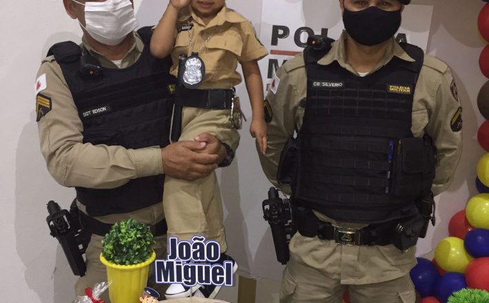 POLICIAIS MILITARES PARTICIPAM DE ANIVERSÁRIO DE CRIANÇA EM ARAXÁ/MG