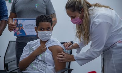 Pedro Lucas é a primeira criança vacinada contra a Covid-19 em Araxá