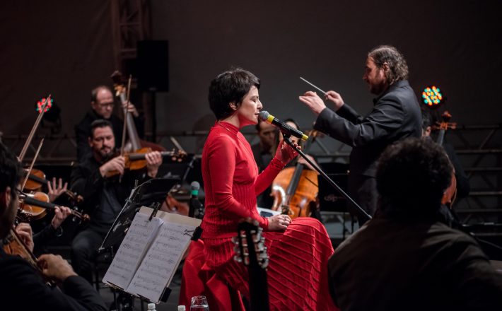Orquestra Ouro Preto e Fernanda Takai apresetam Tributo a Tom Jobim em Araxá