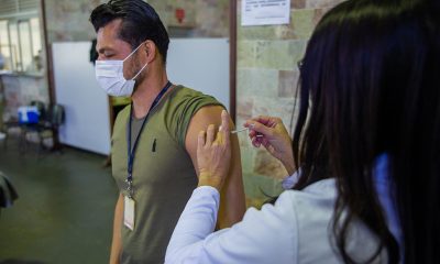 Prefeitura de Araxá convoca população 40+ para 4ª dose da vacina Covid-19 na Unicentro, nesta segunda (4)