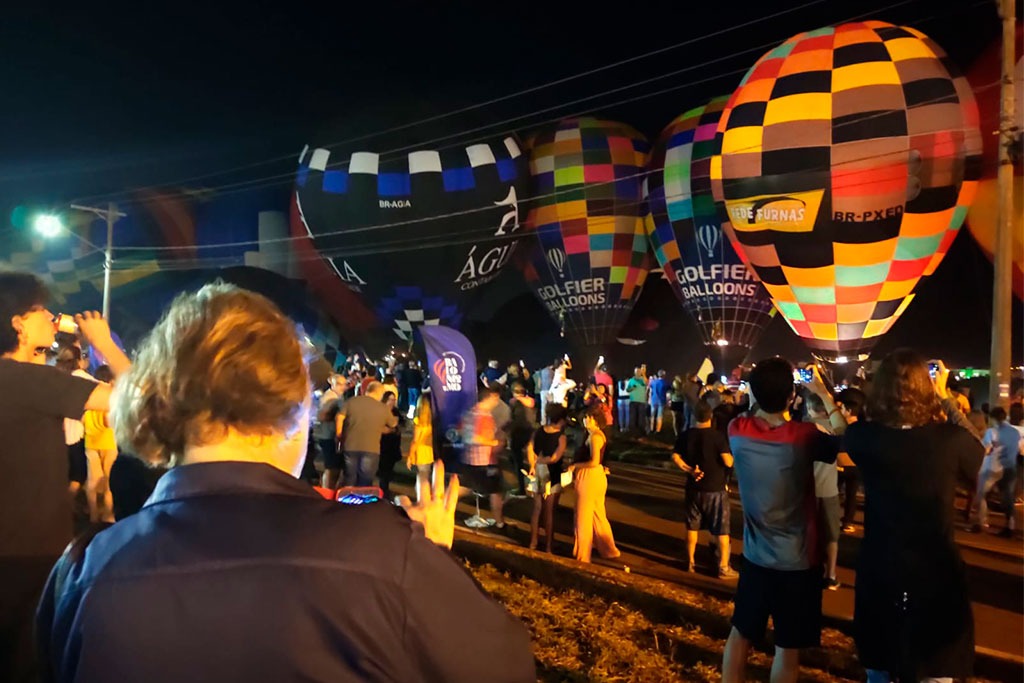 Balonismo traz atração Night Glow para Araxá
