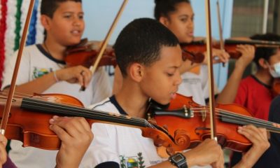 Escolas recebem projeto Juventude em ConSerto na Semana do Folclore