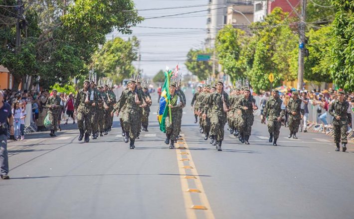 Desfile Cívico marca as comemorações do 7 de Setembro em Araxá
