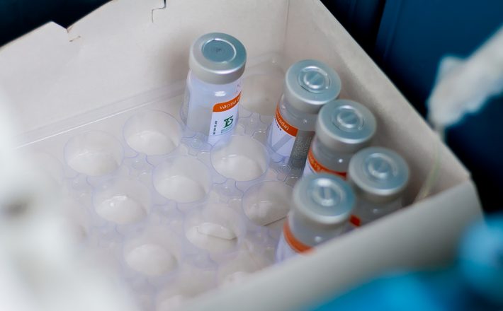 Saúde convoca população 40+ para quarta dose da vacina contra a Covid-19 nesta sexta (30)