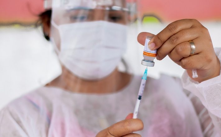 Saúde convoca população 12+ para vacinação contra Covid-19 nesta segunda (24)