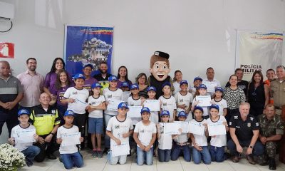 Prefeitura de Araxá e 37º BPM entregam certificados de formatura da primeira turma da Transitolândia
