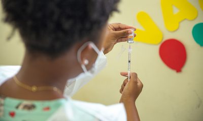 Saúde continua aplicando vacina contra Covid-19 nesta quarta (11); confira outros públicos