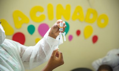 Saúde convoca população maior de 12 anos para vacina contra a Covid-19 nesta terça