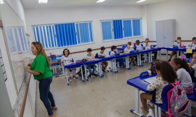 Prefeitura de Araxá lança edital de concurso público para 596 vagas na Educação; inscrições começam em 29 de maio