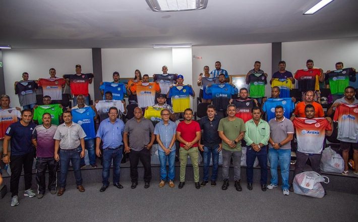 Prefeitura de Araxá entrega uniformes para clubes amadores e rurais